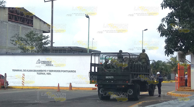 Permanente resguardo de terminal de Pemex en Tuxpan Permanente resguardo de terminal de Pemex en Tuxpan