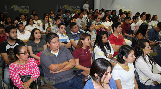 Recibe UV a 2300 alumnos en el Poza Rica - Tuxpan