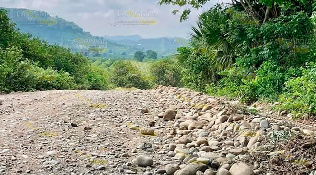 Rehabilitación de caminos, importante aporte para comunidades de Álamo