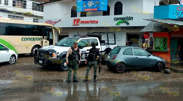 Reportan sujetos sospechosos que merodeaban una papelería en Tantoyuca