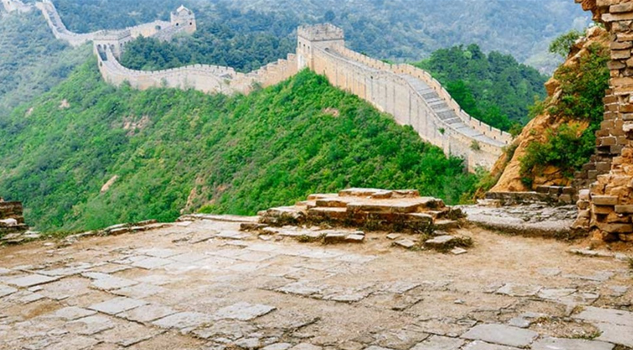 Restauran la Gran Muralla China piedra por piedra