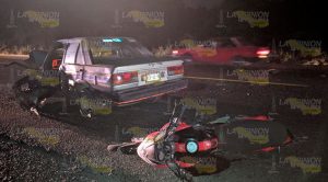 Tráiler impacta a automóvil y éste a una motocicleta en la Álamo - Tihuatlán