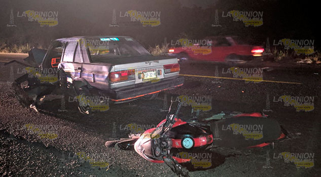 Tráiler impacta a automóvil y éste a una motocicleta en la Álamo - Tihuatlán