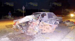 Tráiler impacta a automóvil y éste a una motocicleta en la Álamo - Tihuatlán