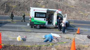 Un muerto y tres heridos en volcadura sobre la autopista Totomoxtle