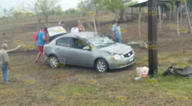 Vacacionistas se salen de la carretera Valles - Tampico