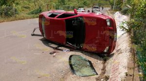 Vuelca automóvil sobre el boulevard Bicentenario, un lesionado Vuelca automóvil sobre el boulevard Bicentenario, un lesionado
