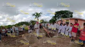 Tutunakú colocan nuevo palo volador
