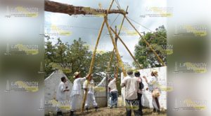 Tutunakú colocan nuevo palo volador