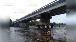 Peligro latente, puente socavado del río Ajajalpan