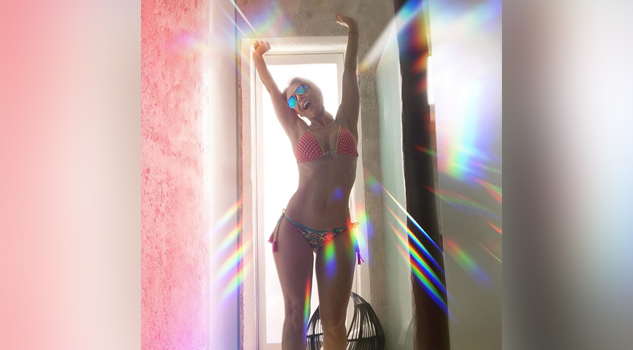 Fey de reina de los noventa a diosa de los bikinis