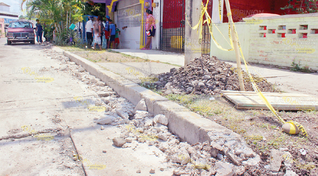 Destruyen calle en la Petromex