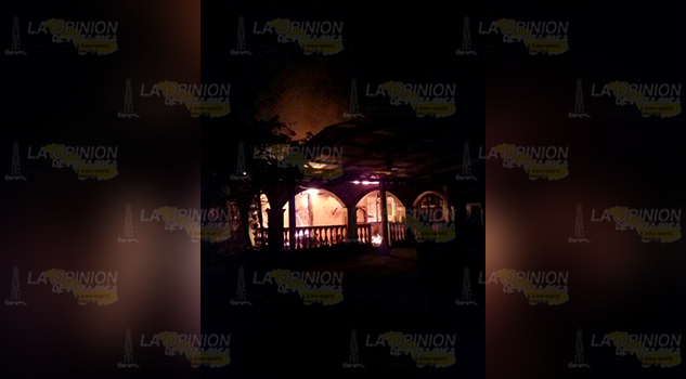 Casa reducida a cenizas en la comunidad Guadalupe Victoria de Espinal