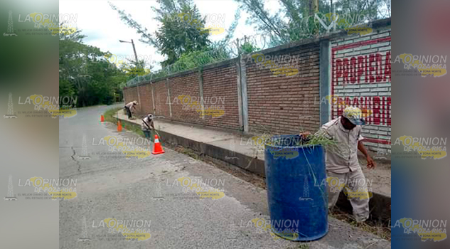 Realizan trabajos de limpieza en Naranjos