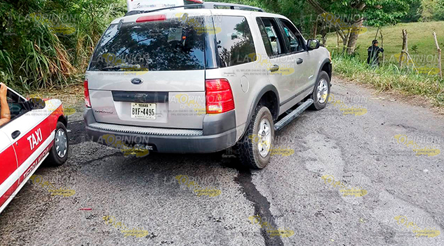 Taxista resulta lesionado en fuerte encontronazo en localidad de Atzalan