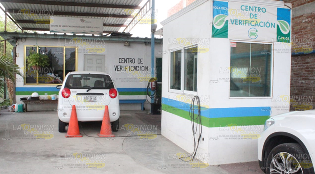 Solo verifican 30 % de autos en el estado