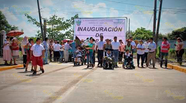 Román Jiménez Inaugura la pavimentación de la calle Chontla