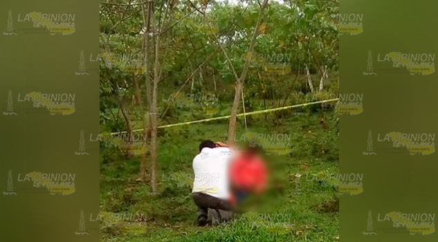 Campesino de Mecatlán se suicidó colgándose de un árbol