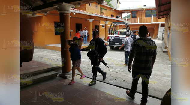 Mujeres se pelean por un hombre en Coyutla