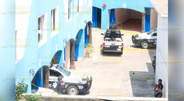 Aseguran indocumentados en auto hotel en Poza Rica