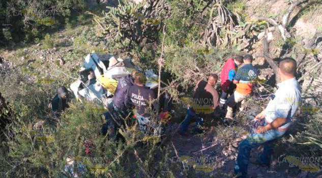 Tragedia en Hidalgo, una camioneta cayó al barranco, murieron 7 personas