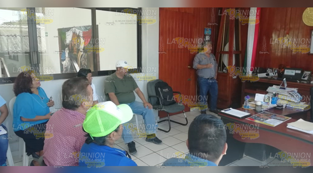 Capacitan sobre tratamiento del agua que se distribuye en pipas en Cazones
