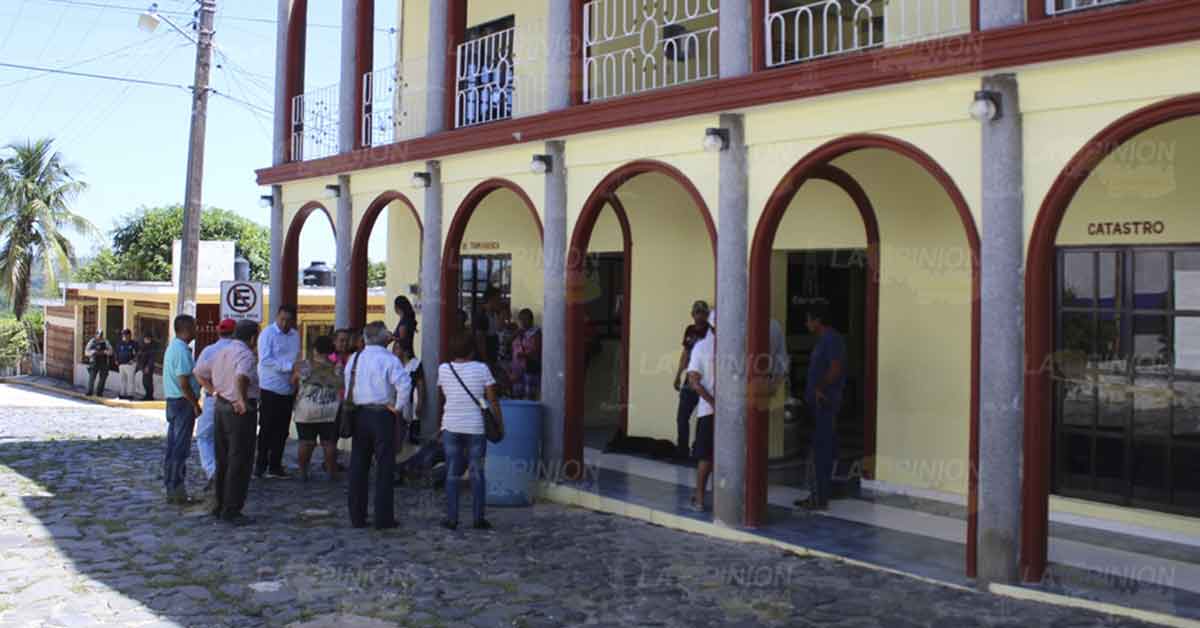 Sufren por falta de agua en Tancoco