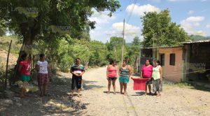 #ALMOMENTO Bloquean paso a las unidades De Pemex