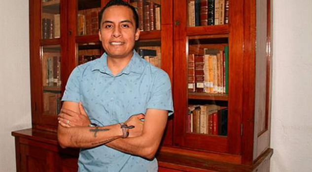 Adán Medellín gana el Premio Bellas Artes de Ensayo Literario