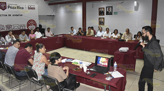Capacitan a funcionarios del Gobierno de Poza Rica
