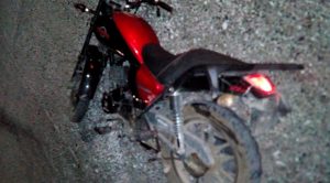 Choca, huye, se estampa contra un poste y abandona automóvil en la col. Cazones Choca, huye, se estampa contra un poste y abandona automóvil en la col. Cazones