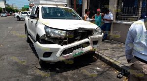 Chofer despistado impacta a un taxi en Martínez de la Torre Chófer despistado impacta a un taxi en Martínez de la Torre