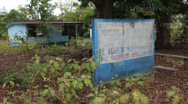 Cierran más escuelas por falta de alumnos en Naranjos