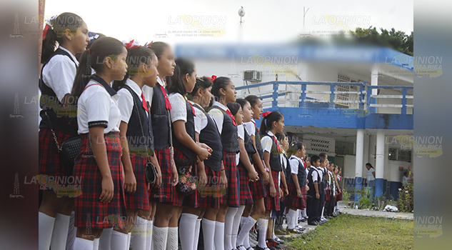Condicionan entrega de certificados a estudiantes de Poza Rica