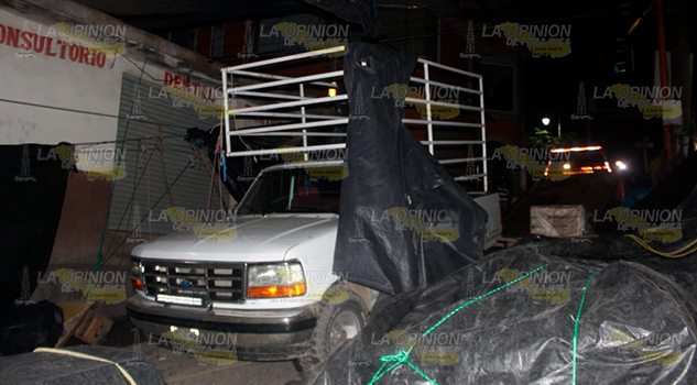 Ebrio arrasa con su camioneta puestos ambulantes en Tantoyuca Ebrio arrasa con su camioneta puestos ambulantes en Tantoyuca