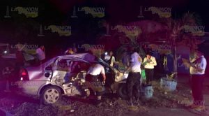 Embiste auto en la carretera Tuxpan-Tamiahua y fallece una mujer