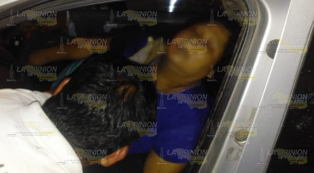 Embiste auto en la carretera Tuxpan-Tamiahua y fallece una mujer
