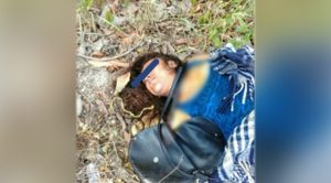 Encuentran el cuerpo de mujer encobijado en Martínez de la Torre