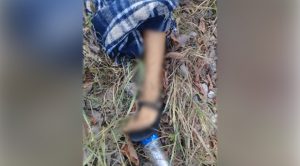 Encuentran el cuerpo de mujer encobijado en Martínez de la Torre