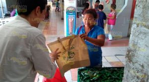Entregan bolsas reciclables a comercios de Papantla Entregan bolsas reciclables a comercios de Papantla