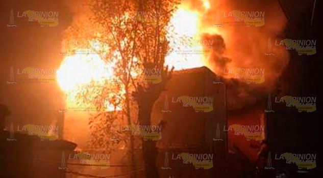 Familia quedó damnificada tras incendio en comunidad de Tempoal Familia quedó damnificada tras incendio en comunidad de Tempoal