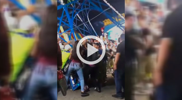 Gente evita que juego mecánico se caiga en una feria de Durango Gente evita que juego mecánico se caiga en una feria de Durango