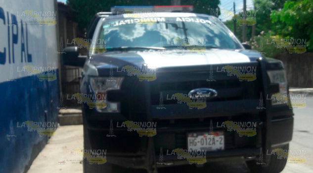 Golpean a cantinera al descubrirla con un hombre casado en Huejutla Golpean a cantinera al descubrirla con un hombre casado en Huejutla