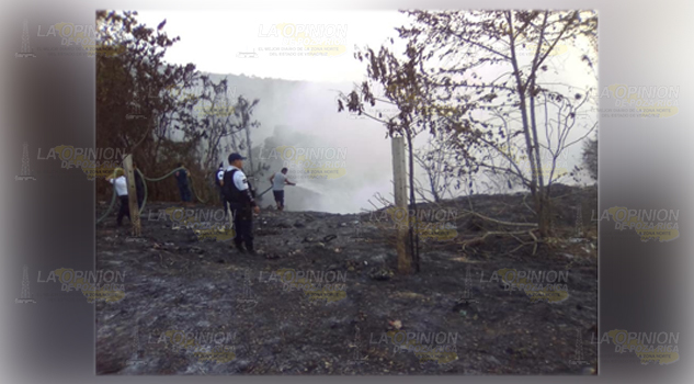 Incendio en Reforma Escolín ha aminorado, pero no ha sido controlado al 100%