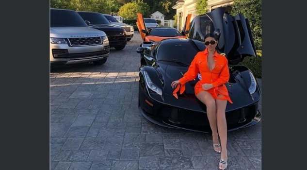 Kylie Jenner presume su lujosa colección de autos