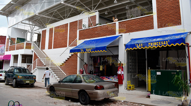 Locatarios tienen su nuevo y moderno mercado municipal en Tlapacoyan Locatarios tienen su nuevo y moderno mercado municipal en Tlapacoyan