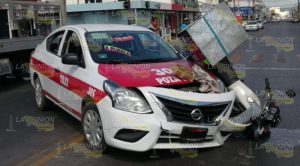 Motociclista se estampó contra un taxi sobre la avenida 20 de noviembre en Poza Rica