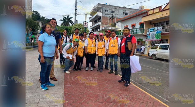 Personal de Jurisdicción Sanitaria realizan "barrido" en Cazones de Herrera Personal de Jurisdicción Sanitaria realizan barrido en Cazones de Herrera