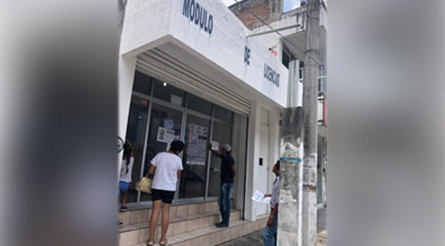 Pésimo trato, brindan en módulo de licencias