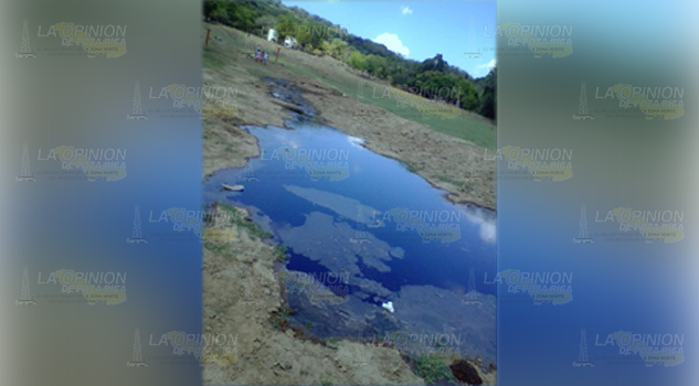 Sanean área afectada por derrame de hidrocarburo en Tihuatlán